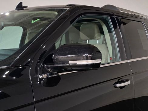 Used 2023 Ford Expedition Max Limited image 14