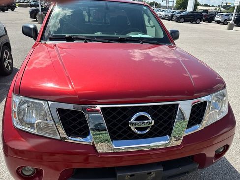 Used 2012 Nissan Frontier SV AWD/4WD image 2