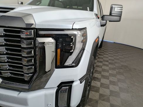 New 2026 GMC Sierra 2500 Denali w/ Denali Reserve Package AWD/4WD image 11