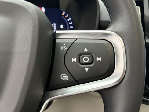 Used 2025 Volvo XC40 B5 Ultra AWD/4WD image 19