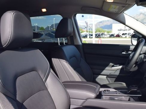 New 2026 Nissan Pathfinder SL AWD/4WD image 15
