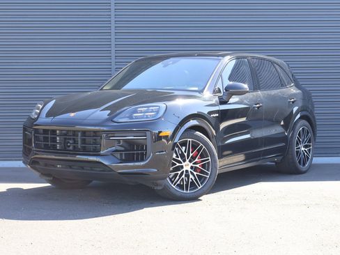 Used 2025 Porsche Cayenne S AWD/4WD image 1