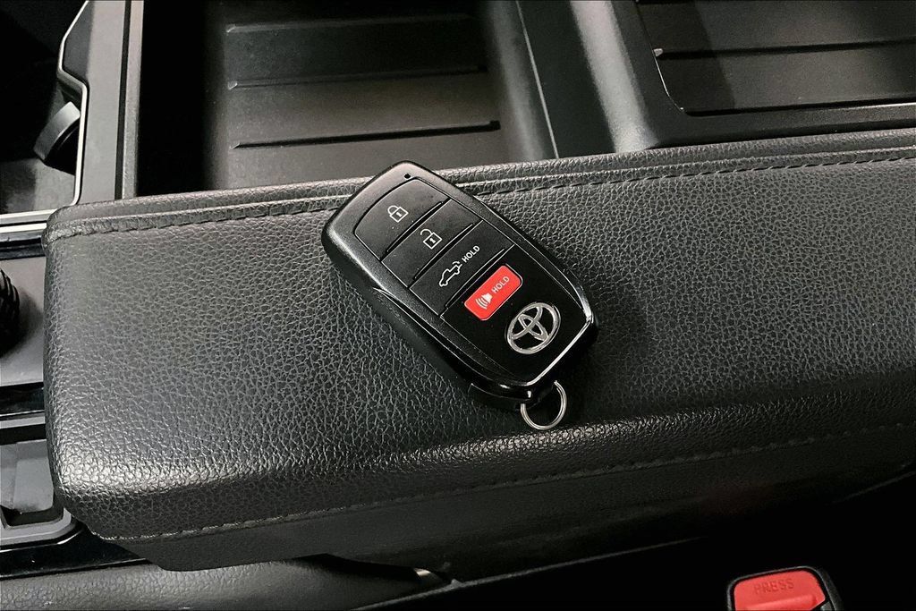 Used 2023 Toyota Tundra Limited AWD/4WD image 34