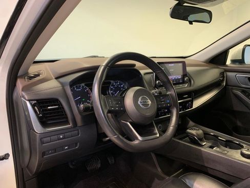 Used 2021 Nissan Rogue SV w/ Premium Package image 16