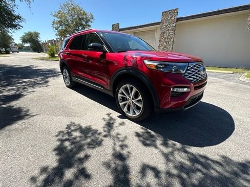 Certified 2022 Ford Explorer Platinum w/ Technology Package AWD/4WD image 4
