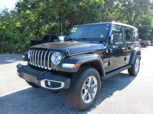 Used 2022 Jeep Wrangler Unlimited Sahara w/ LED Lighting Group AWD/4WD image 3