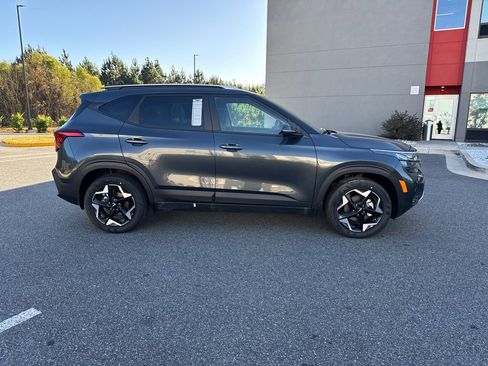 New 2025 Kia Seltos S image 2