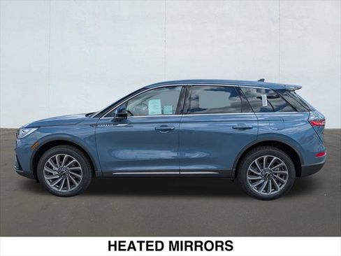 New 2025 Lincoln Corsair Reserve image 3