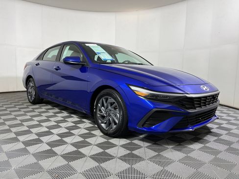 Used 2024 Hyundai Elantra SEL image 6