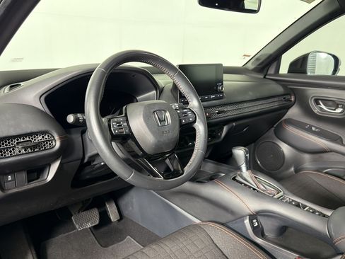 Used 2023 Honda HR-V Sport image 3