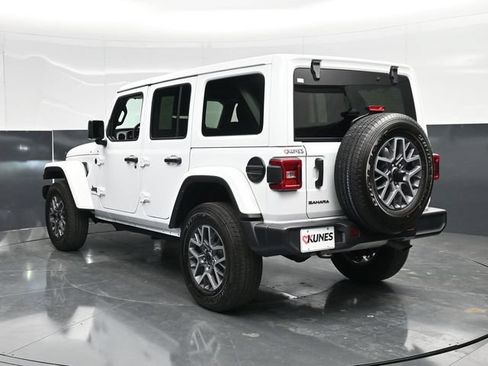 Used 2025 Jeep Wrangler Unlimited Sahara AWD/4WD image 11