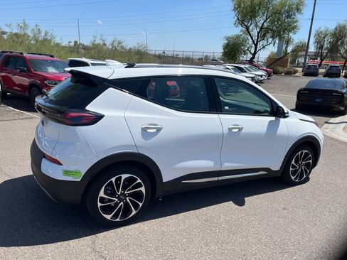 Used 2023 Chevrolet Bolt EUV Premier w/ Sun & Sound Package FWD image 5