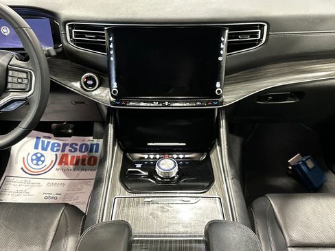 Used 2022 Jeep Wagoneer Series II image 29