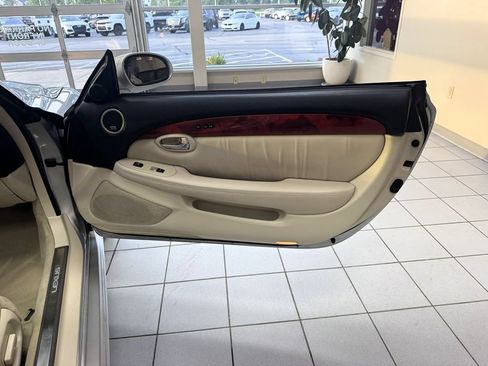 Used 2007 Lexus SC 430 Convertible RWD image 18