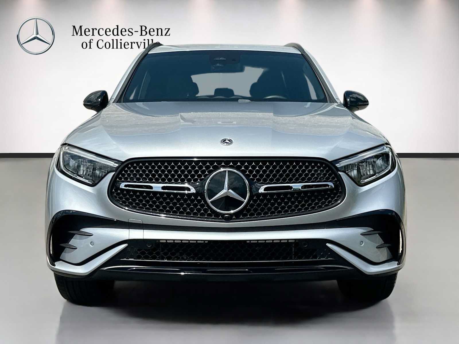 Used 2025 Mercedes-Benz GLC 300 4MATIC w/ AMG Line image 2