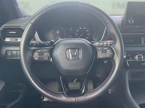Used 2025 Honda Pilot Sport image 17