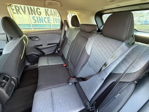 Used 2023 Nissan Rogue SV image 29