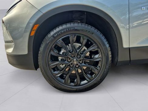 Used 2026 Chevrolet Blazer LT w/ Convenience Package AWD/4WD image 9