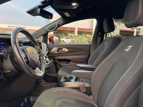 Used 2019 Chrysler Pacifica Touring Plus w/ Advanced Safetytec Group image 9