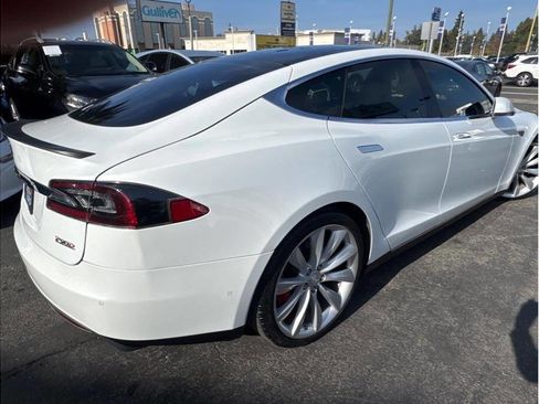 Used 2015 Tesla Model S P90D image 5