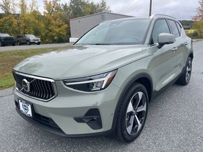 Used 2025 Volvo XC40 B5 Plus
