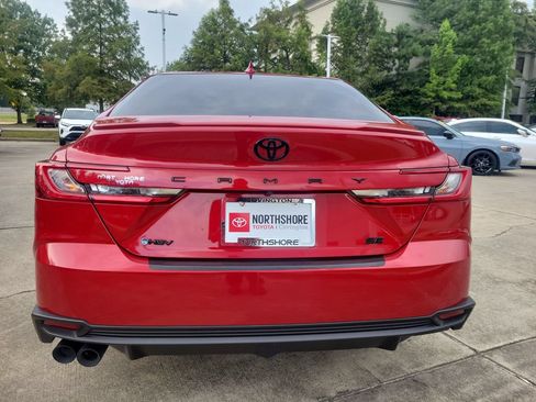 Used 2025 Toyota Camry SE w/ Convenience Package FWD image 5