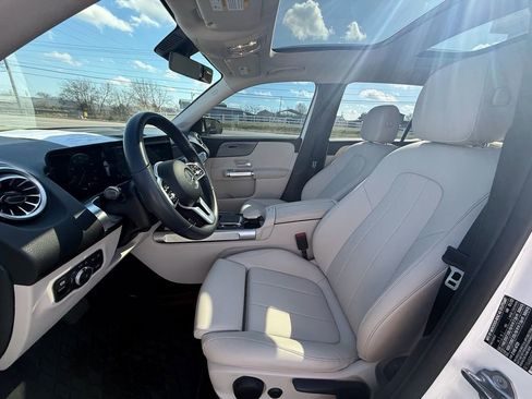 Used 2022 Mercedes-Benz GLB 250 image 12