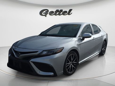 Used 2021 Toyota Camry SE image 1