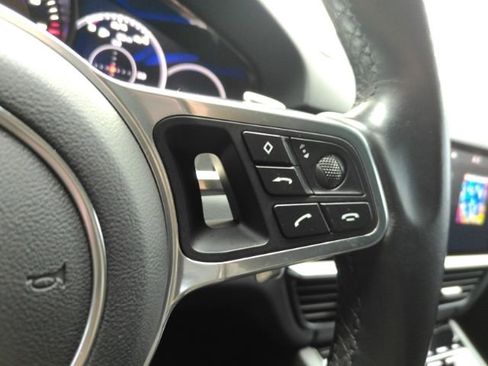 Used 2021 Porsche Cayenne w/ Premium Package AWD/4WD image 39