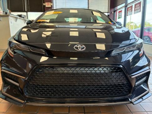 Used 2021 Toyota Corolla SE FWD image 3