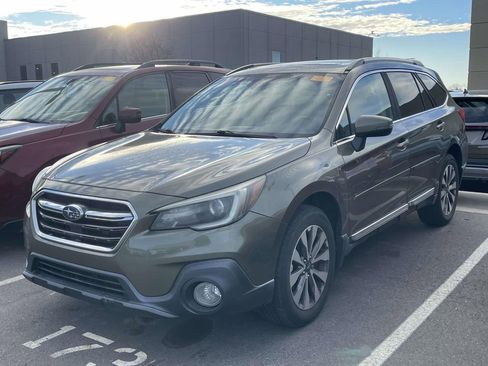 Used 2018 Subaru Outback 2.5i Touring image 2