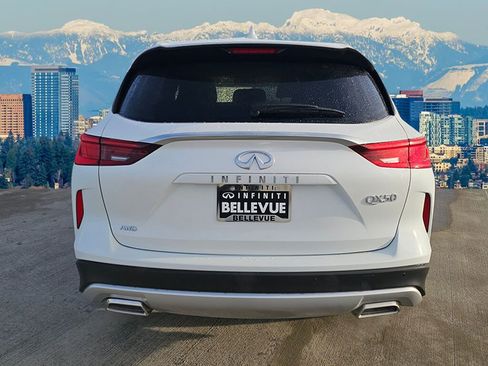 New 2025 INFINITI QX50 Luxe image 6