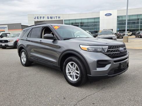 Used 2023 Ford Explorer XLT image 1