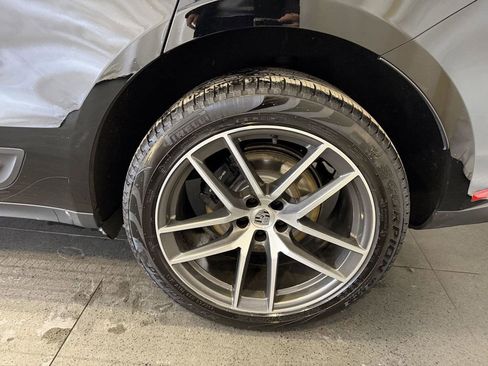Certified 2022 Porsche Macan AWD/4WD image 11