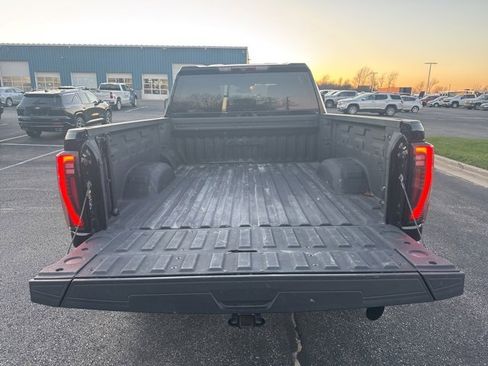 Used 2024 GMC Sierra 2500 AT4 image 23