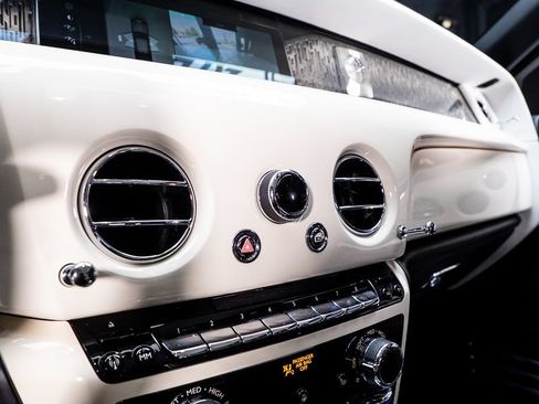 Used 2019 Rolls-Royce Phantom Sedan RWD image 44