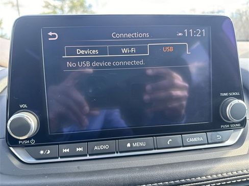 Used 2023 Nissan Rogue SV image 18