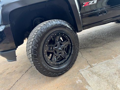 Used 2017 Chevrolet Silverado 1500 LTZ Z71 w/ LTZ Plus Package AWD/4WD image 17