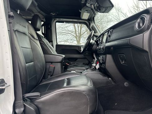Used 2020 Jeep Gladiator Overland image 16