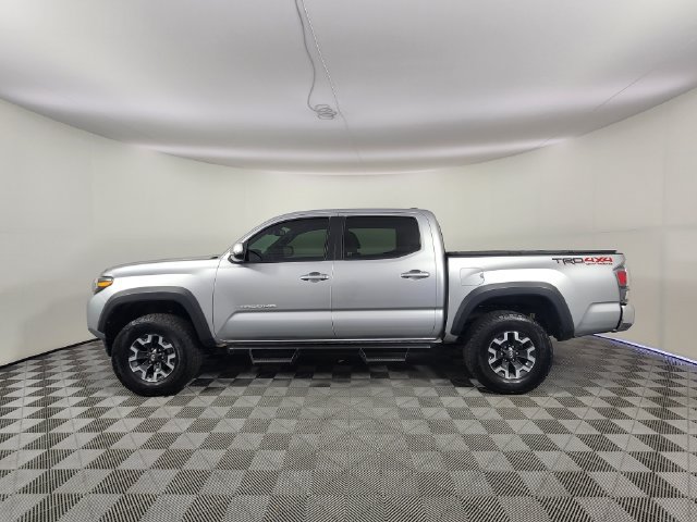 Used 2022 Toyota Tacoma TRD Off-Road w/ TRD Premium Off Road Package AWD/4WD image 2