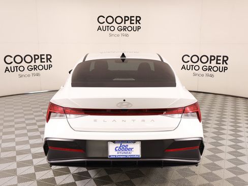 Used 2024 Hyundai Elantra SEL w/ Convenience Package image 23