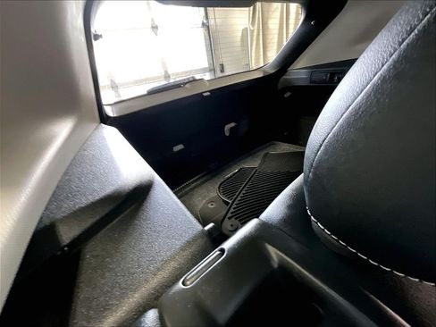 Used 2025 Volkswagen Tiguan SE w/ Panoramic Sunroof Package AWD/4WD image 17