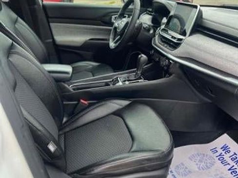 Used 2025 Jeep Compass Latitude AWD/4WD image 9