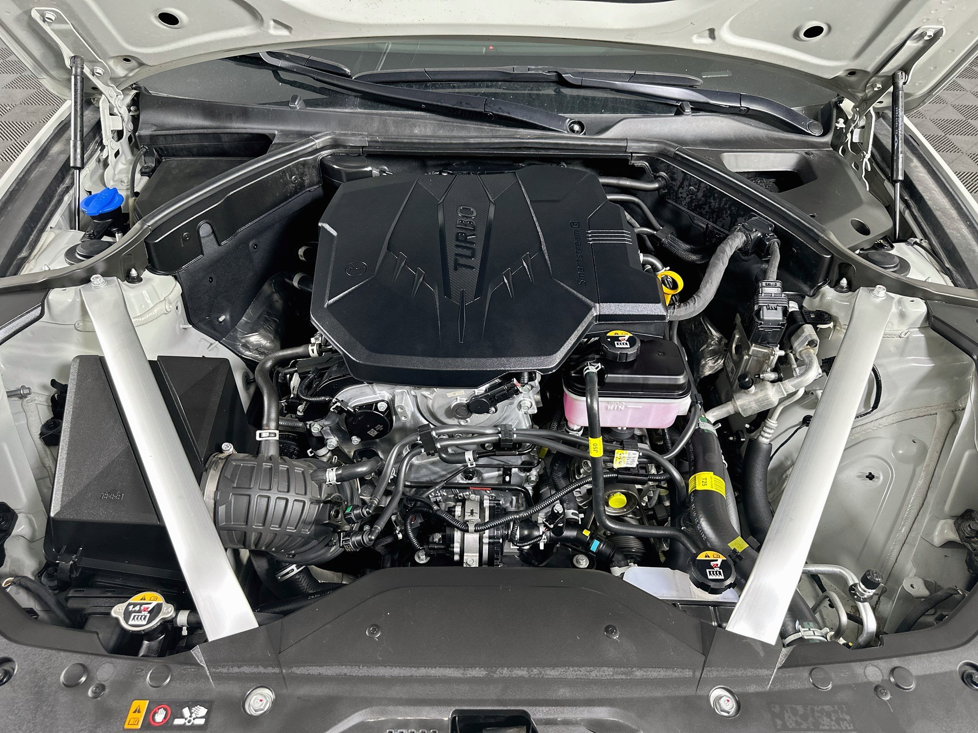 Used 2025 Genesis G70 2.5T RWD image 35