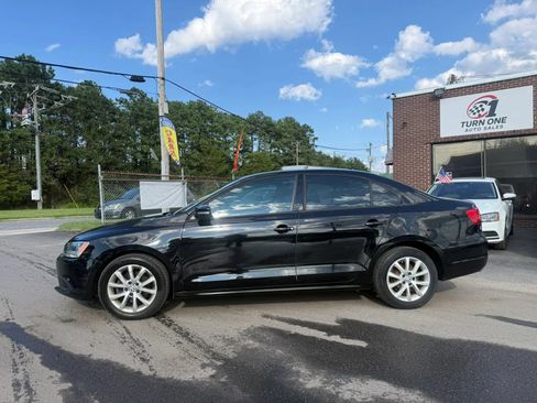 Used 2011 Volkswagen Jetta SE FWD image 2