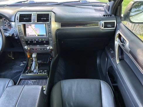 Used 2020 Lexus GX 460 Premium w/ Premium Package AWD/4WD image 31
