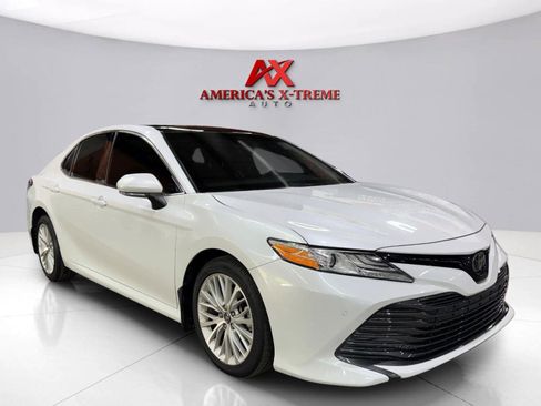 Used 2018 Toyota Camry XLE FWD image 9