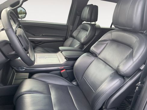 Certified 2025 Lincoln Navigator Reserve w/ Jet Appearance Package AWD/4WD image 9