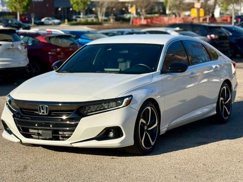 Used 2021 Honda Accord Sport image 2