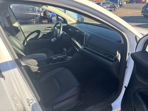 Used 2024 Kia Sportage EX image 5